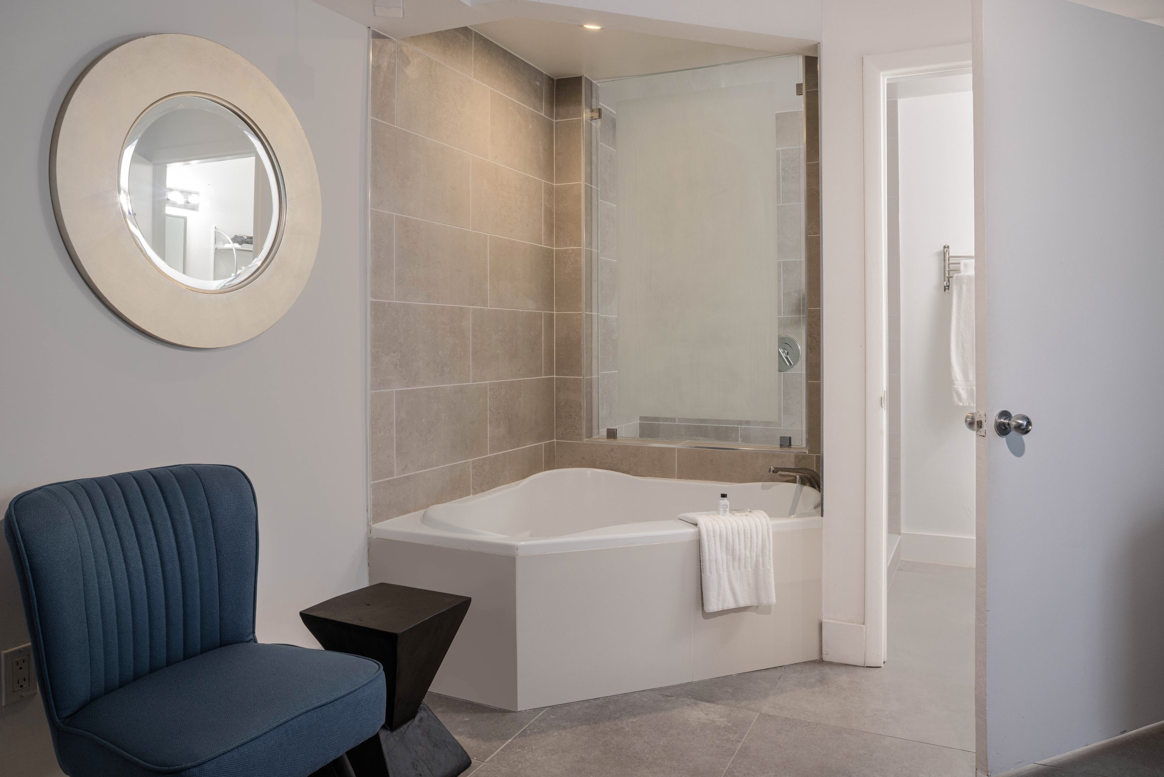 NK2 King with in-room jacuzzi tub set beside the window